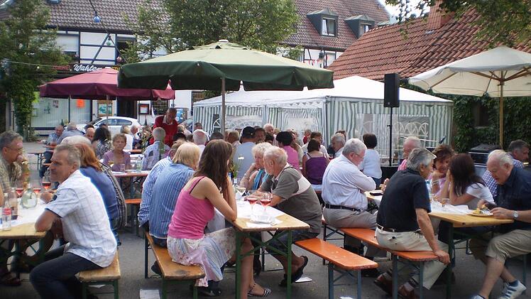In die "gute Stube" des Weindorfes Ramsthal zieht es auch am Wochenende die Weinliebhaber der Region. Foto: Andreas Lomb