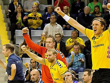 Erinnerungen an die letzte Saison, als der HSC 2000 Coburg gegen den SV Henstedt-Ulzburg allen Grund zum Jubeln hatte. Am Samstag soll die neue Coburger Mannschaft erneut siegen und richtig in die Saison starten. Foto: Albert Höchstädter