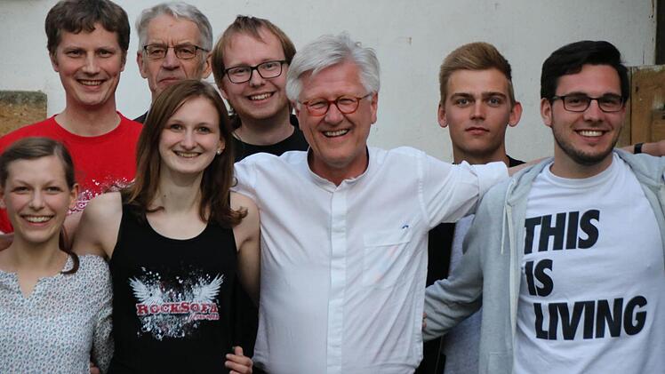 Der Landesbischof kam gut bei der Rentweinsdorfer Jugend an.