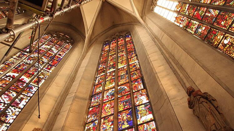 Die historischen Glasfenster der Stadtpfarrkirche sind eine besondere Kostbarkeit.Heike Beudert
