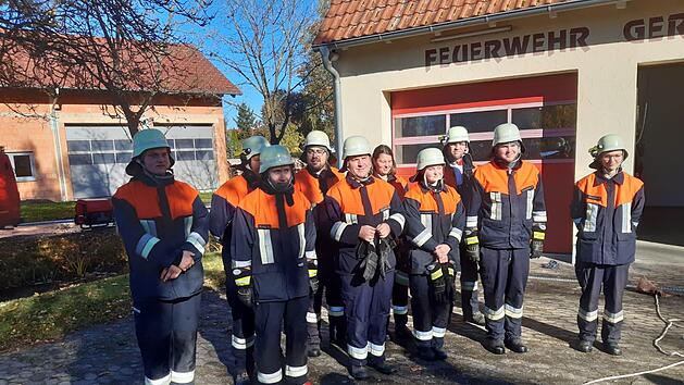 Zehn   Feuerwehrfrauen und -m&auml;nner der Freiwilligen Feuerwehr Weichtungen legten j&uuml;ngst das  Leistungsabzeichen Wasser ab. Foto: Christoph Trost