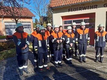 Zehn   Feuerwehrfrauen und -männer der Freiwilligen Feuerwehr Weichtungen legten jüngst das  Leistungsabzeichen Wasser ab. Foto: Christoph Trost