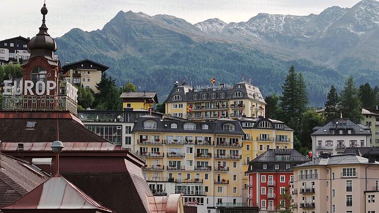 Echt oder Fata Morgana? - Bad Gastein ist eine dramatische Kulisse am Hang, durch die seit Jahrhunderten sowohl Wasserfall als auch Glamour rauschen.