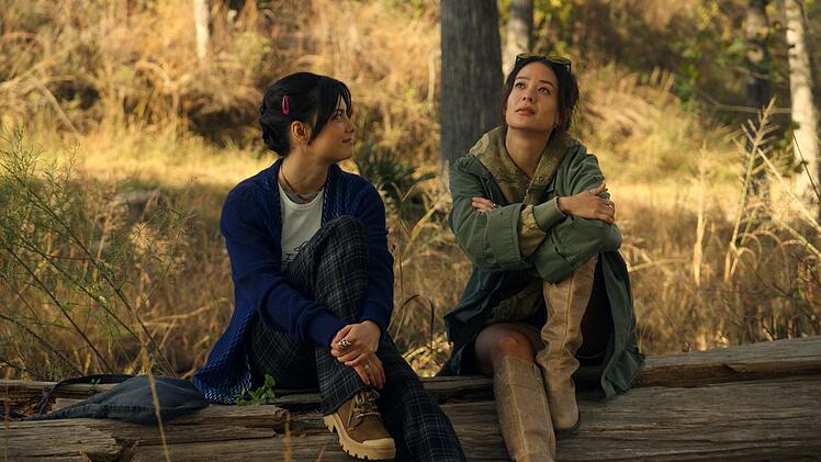 Woody Harrelsons Serient&ouml;chter Kai (Oona Yaffe, links) und Olive (Highdee Kuan) sorgen f&uuml;r einige r&uuml;hrende Momente in der Serie.