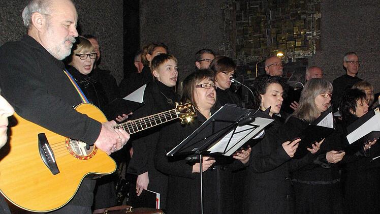 Die Gesangs- und Instrumetnalgruppe Guig überraschte mit ihrem neuen Propjekt zu den Ich-bin-Worten Jesu. Fotos: Elisabeth Assmann