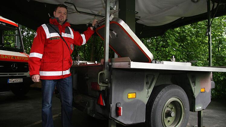 Sebastian Kraus mit der neuen Feldküche