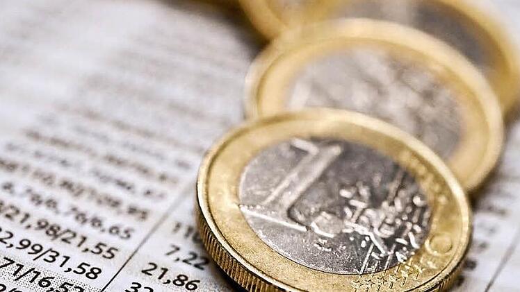 Die Banken im Landkreis Kronach schreiben schwarze Zahlen, wenn auch niedrigere. Foto: Archiv/Andrea Warnecke, dpa