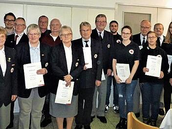 Ehrungen für treue Dienste in der BRK-Bereitschaft standen im Mittelpunkt der Jahresfeier. Foto: Werner Reißaus