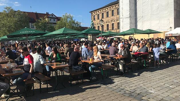 Ausflugsziel zum Muttertag: Erlanger Weinfest 2024 l&auml;uft noch bis Sonntag - mit vielf&auml;ltigem Programm