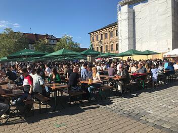 Ausflugsziel zum Muttertag: Erlanger Weinfest 2024 läuft noch bis Sonntag - mit vielfältigem Programm