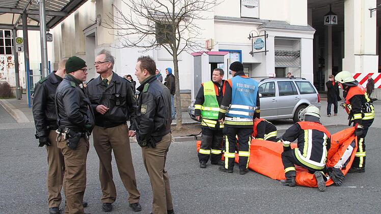 Die Gerätschaften werden eingepackt.