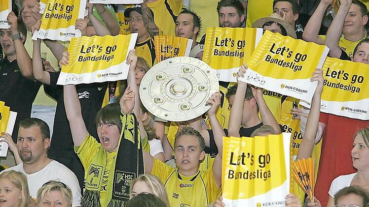 Der große Traum von Fans und Funktionären des HSC 2000 Coburg ist und bleibt die 1. Handball-Bundesliga. Geschäftsführer Wolfgang Heyder weiß, wie schwierig dieses Unterfangen ist und entwickelt derzeit viele Ideen und neue Konzepte. Auch der Slogan "Eine Stadt - ein Verein - ein Ziel" wurde bereits in "Eine Region - ein Verein - ein Ziel" geändert, weil die Handball-Begeisterung längst über die Grenzen Coburgs hinaus geht.