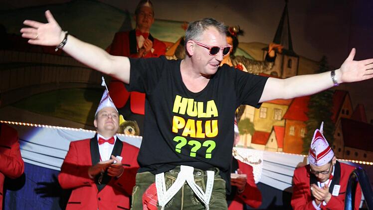 Zur Starparade konnten bekannte Größen aus dem Showbusiness begrüßt werden, treffend parodiert von örtlichen Charakterköpfen.