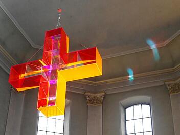 Das Lichtkreuz in der Bad Brückenauer Stadtpfarrkirche. Foto: Stephanie Elm