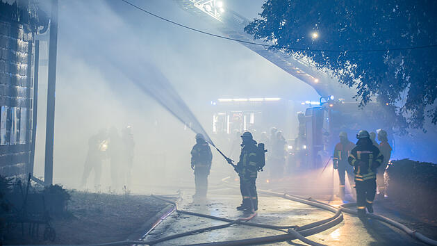 Bad Staffelstein: Scheune geht in Flammen auf - hoher Schaden