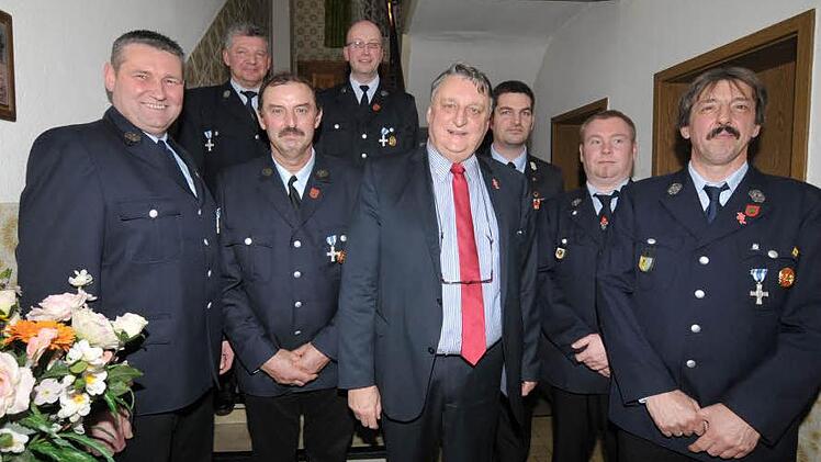 Geehrte und Ehrende: v. l. Siegfried Engelhardt, Josef Schaub, Konrad Lampel, Jochen Kreß Eberhard Irlinger, Matthias Rocca, Günther Wieser und Ralf Abert