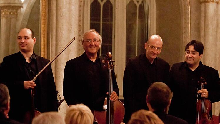 Das Bamberger Streichquartett erhielt reichlich Beifall bei seinem Gastspiel im Marmorsaal von Schloss Rosenau.Foto: Jochen Berger