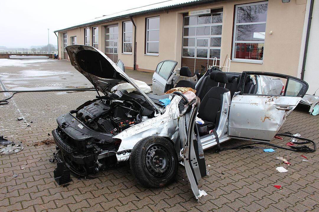 Landkreis Fürth: Auto überschlägt sich - 42-Jähriger lebensgefährlich verletzt