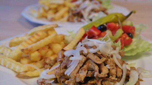 Gyros gehört zu den Klassikern der griechischen Küche und steht bei jedem echten Griechen auf der Speisekarte. Symbolbild: pixabay.com/RitaE