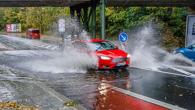 Starke Gewitter in Metropolregion Nürnberg: Unterführung überschwemmt