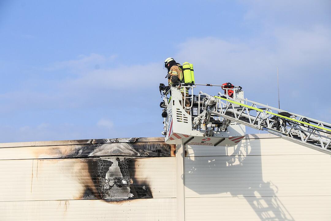 Brand in Lagerhalle in Bamberg