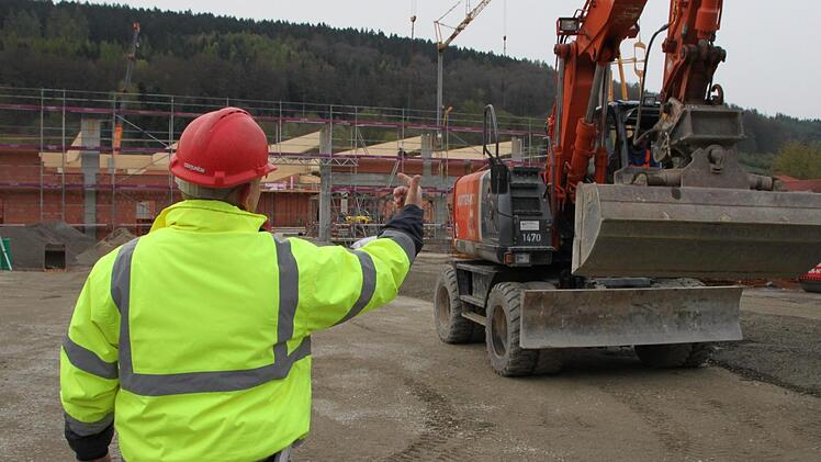 Auf der Baustelle für den neuen Markt in der Kissinger Straße geht es vor.an. Foto: Ulrike Müller