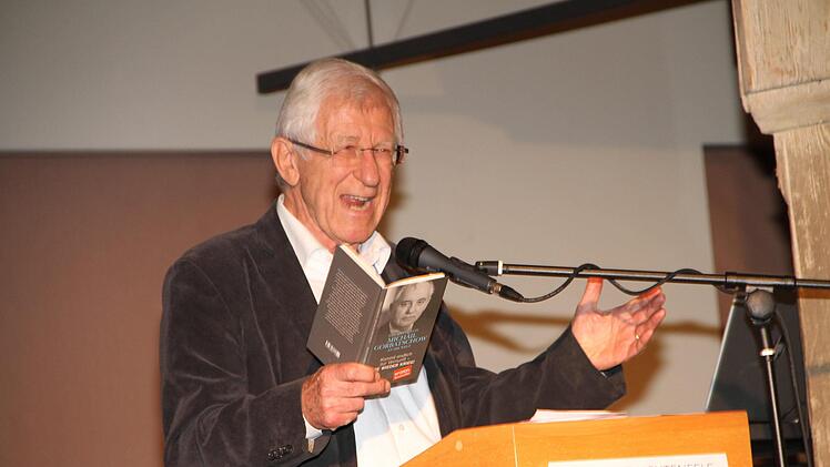 Beim Neujahrsempfang sprach Franz Alt über die  atomare Bedrohung und den Klimawandel.Gerda Völk