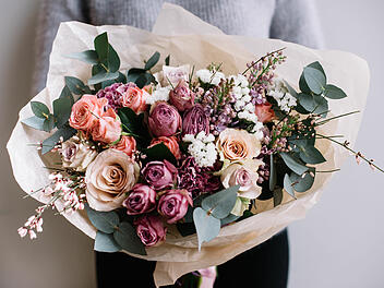 Blumenstrauß als Muttertagsgeschenk