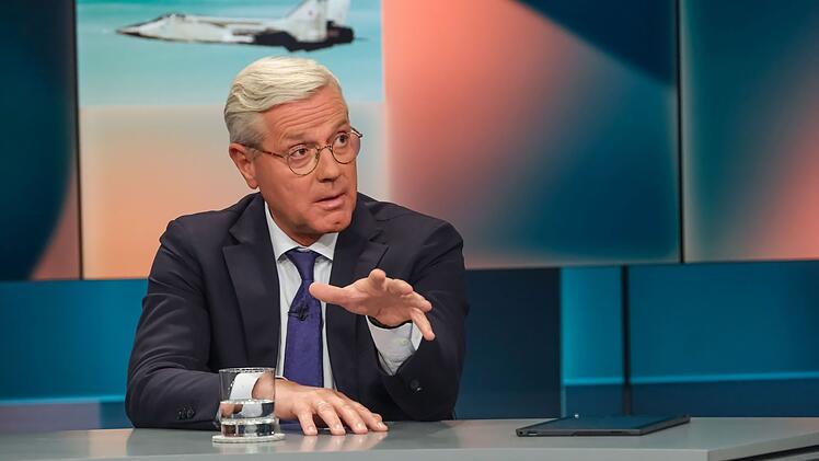 Norbert Röttgen warb um den freiwilligen Wehrdienst, "damit Freiheit und Recht und Würde und Frieden in unserem Land gewahrt werden, das ist die moralische Dimension".