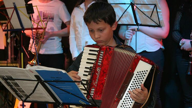 Johannes Schubert begeisterte mit dem Lied "Banks of Ohio". Fotos: Völk