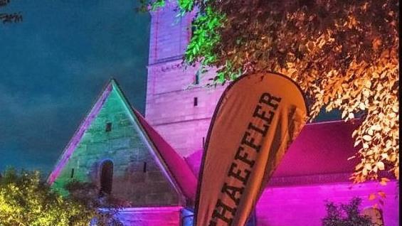 Die Wehrkirche wird wie im Vorjahr bunt illuminiert. Foto: Thomas Willert