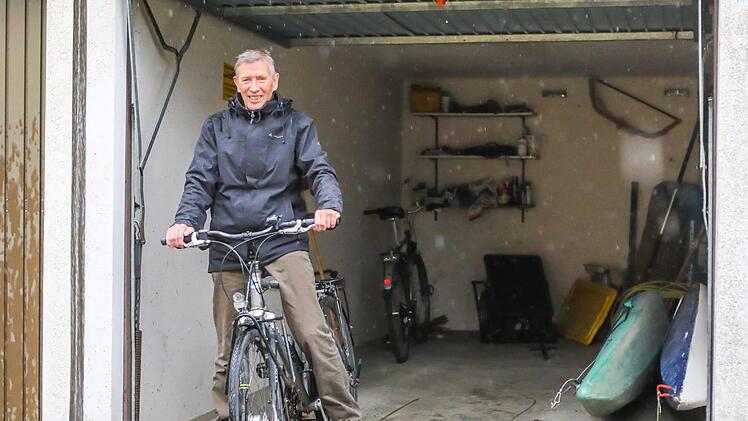 In seiner Garage hat Werner Hennig kein Auto parken, sondern sein Fahrrad. Foto: Barbara Herbst