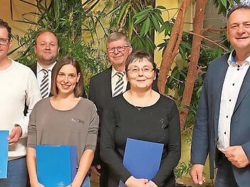 Bei den Ehrungen (von links): Markus Gampert, Christian Döres, Katrin Sievert, Vorsitzender Werner Schneider, Elvira Ossa und Manfred Hofmann (3. Bürgermeister)