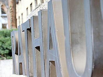 Einige Kratzer hat das Kronacher Ratsgremium am Montag abbekommen. Im Sitzungssaal gab es einen kurzen, aber sehr heftigen Wortwechsel. Foto: Marco Meißner