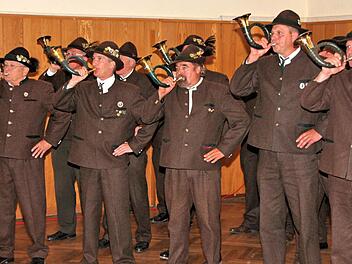 Die Bläsergruppe des Jägervereins Bad Kissingen wirkte an der Hauptversammlung in Maßbach mit und spielte einige Stücke.  Foto: Dieter Britz