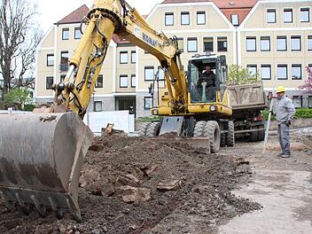 Wom&ouml;glich hat die Sonne eine renterin im Kreis Ansbach geblendet, als diese gegen einen parkenden Bagger fuhr. Symbolbild: Archiv