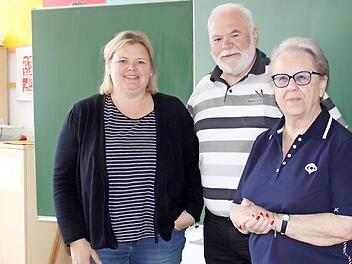 Claudia Engemann, Wolfgang Mehrer und Ilse Foegelle im Klassenzimmer der Mittelschule Foto: Carmen Schwind