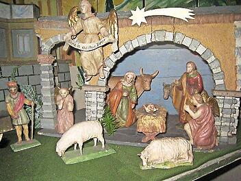 Blick auf die Barockkrippe in der St. Jakobus-Kirche, in der das Weihnachtsgeschehen aufgebaut ist.