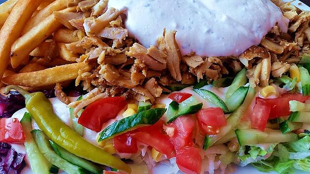 Der Döner wird in Deutschland sehr gerne gegessen.