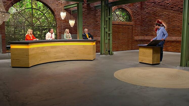 Im Händlerraum zeigten alle Interesse, wodurch die Gebote rasch den Wunschpreis übertrafen.