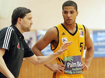 Mirko Petrick (l.), der im November letzten Jahres James Duncan als TSV-Trainer ablöste, und Talent David Taylor: Beiden war es nicht vergönnt, den Abstieg abzuwenden. Foto: sportpress