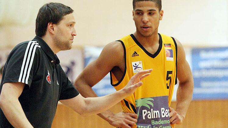 Mirko Petrick (l.), der im November letzten Jahres James Duncan als TSV-Trainer ablöste, und Talent David Taylor: Beiden war es nicht vergönnt, den Abstieg abzuwenden. Foto: sportpress