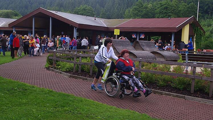 Beim Kurzstreckenlauf gaben alle Teilnehmer gewaltig Gas.  Foto: Heike Sch&uuml;lein