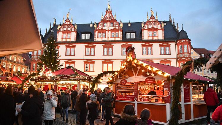 Impressionen von der Eröffnung des Coburger Weihnachtsmarktes. Foto: Ronald Rinklef