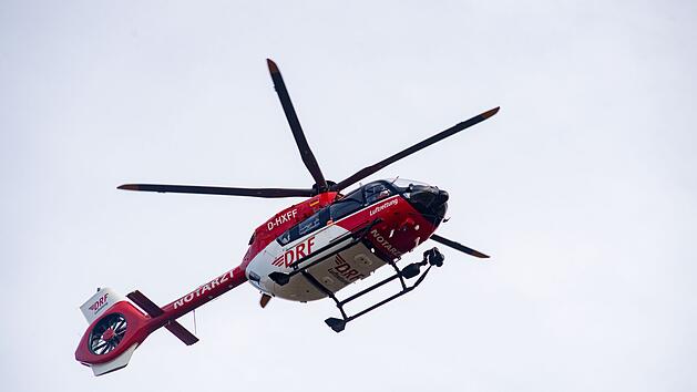 Kreis Aschaffenburg: Überholvorgang geht schief - Motorradfahrer in Klinik geflogen