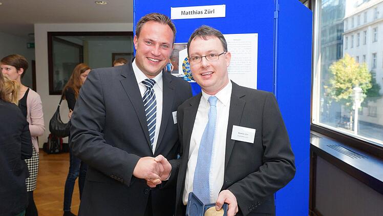 Matthias Zürl mit Alexander Hummel, der als Gratulant zur Verleihung nach Berlin gekommen war.