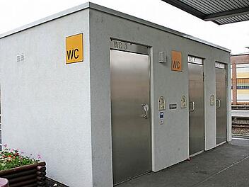 Das Kulmbacher Bahnhofsklo ist seit 2010 ebenfalls ein Container. Dort wurden gute Erfahrungen mit dieser Lösung gemacht. Wer die Toilette nutzen will, muss 50 Cent bezahlen. Archivbild: privat