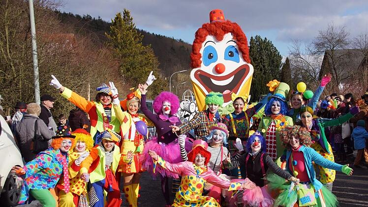 Die Sonne und die Clowns strahlten in Neuschleichach um die Wette.