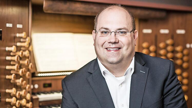 Michael Dorn hat einen Lehrauftrag für Orgel an der Hochschule für Evangelische Kirchenmusik in Bayreuth.