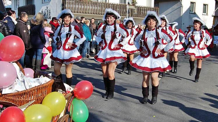 Wer beim Zug von Lauter nach Katzenbach so alles dabei war. Foto: Sigismund von Dobschütz